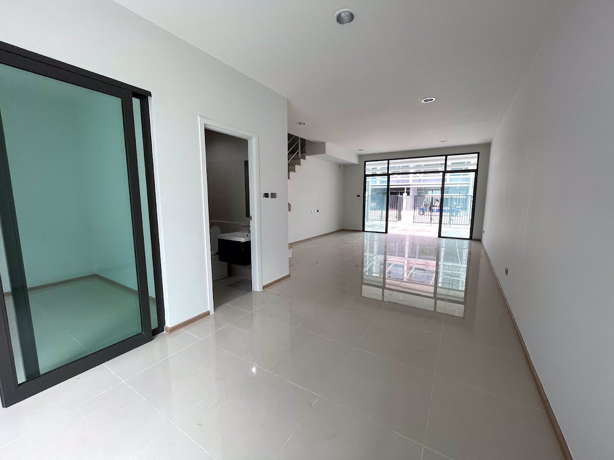 ขายถูก-หลังสุดท้าย-the-vision-ลาดพร้าว-นวมินทร์-ทาวน์โฮม-หลังมุม-หน้ากว้าง-4-นอน-4-น้ำ