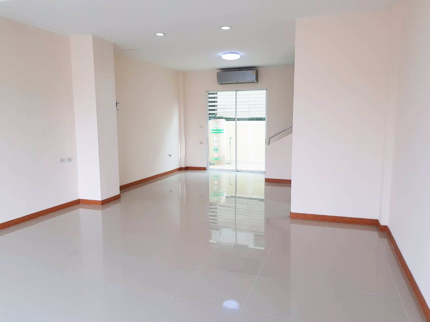 ให้เช่า-อาคารพาณิชย์-ติดถนน-ใกล้ตลาด-ตกแต่งพร้อมเฟอร์-แอร์-เครื่องใช้ไฟฟ้า-รังสิต-ลำลูกกา-คลอง-4