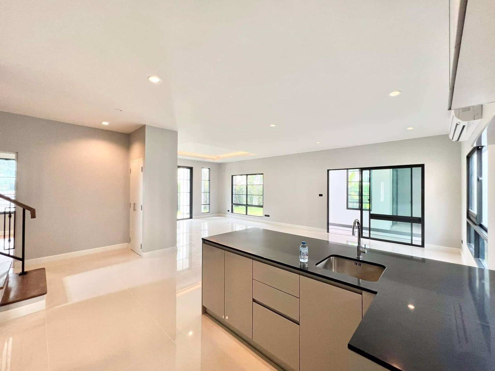 ขายบ้านเดี่ยว-แปลงมุม-ติดคลับเฮาส์ริมน้ำ-บรรยากาศดี-โครงการใหม่หมู่บ้านเศรษฐสิริ-พระราม-5