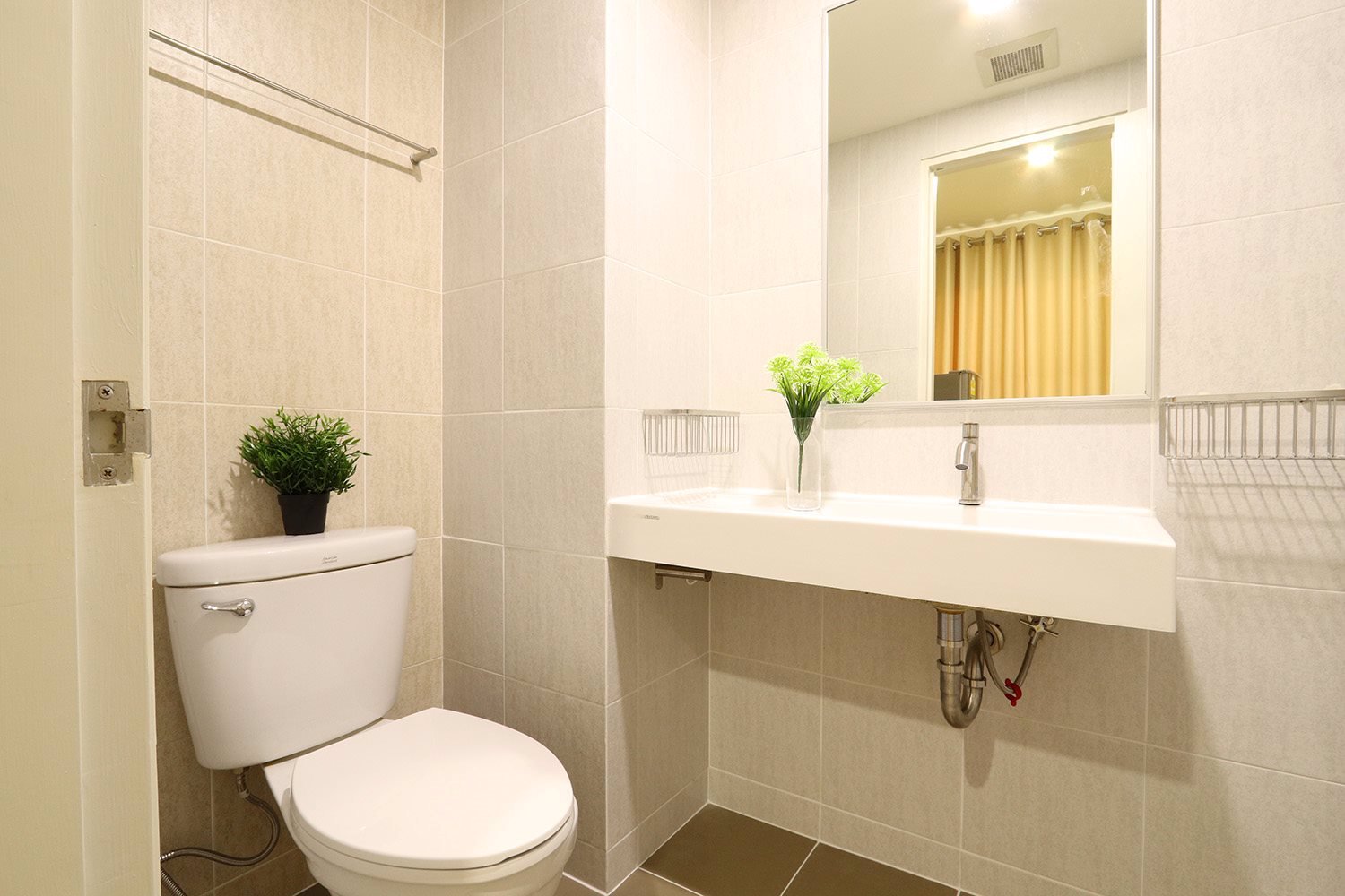 ให้เช่าคอนโด-วิวสระว่ายน้ำจากห้องนอน-ห้องตกแต่งใหม่เอี่ยม-ลุมพินี-วิลล์-สุขุมวิท76-แบริ่ง