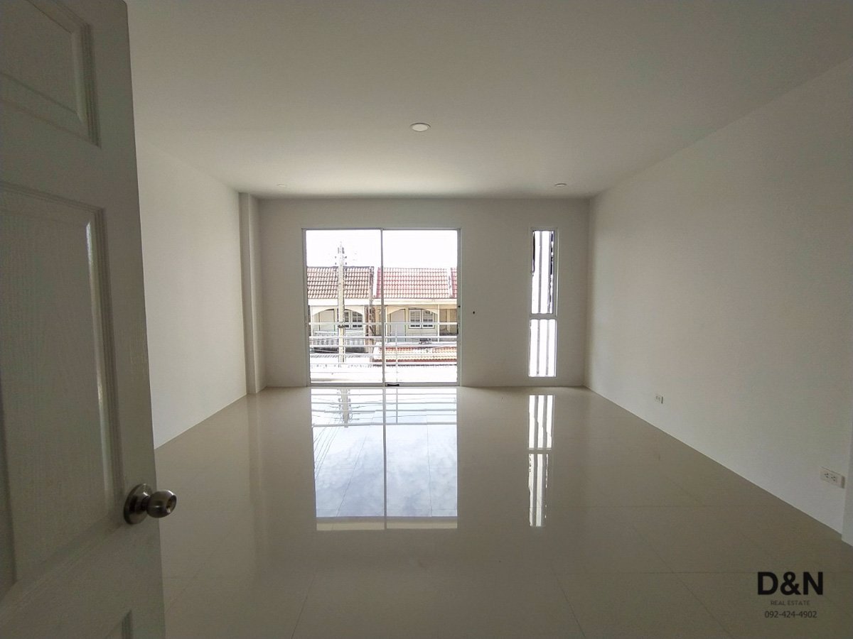 ขาย-ทาวน์โฮม-ใจกลางมหาชัย-ติด300ห้อง-สภาพใหม่มือ1-ใกล้ถนนเอกชัย