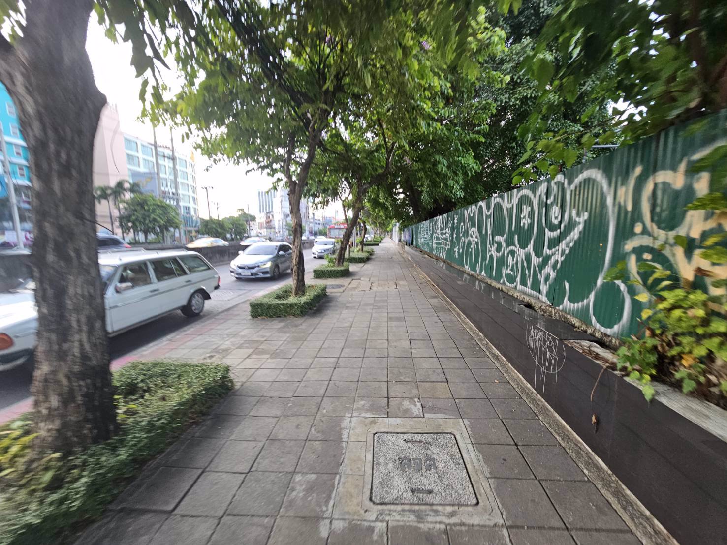 ขายที่ดินพร้อมสิ่งปลูกสร้างติดถนนรัชดาภิเษก