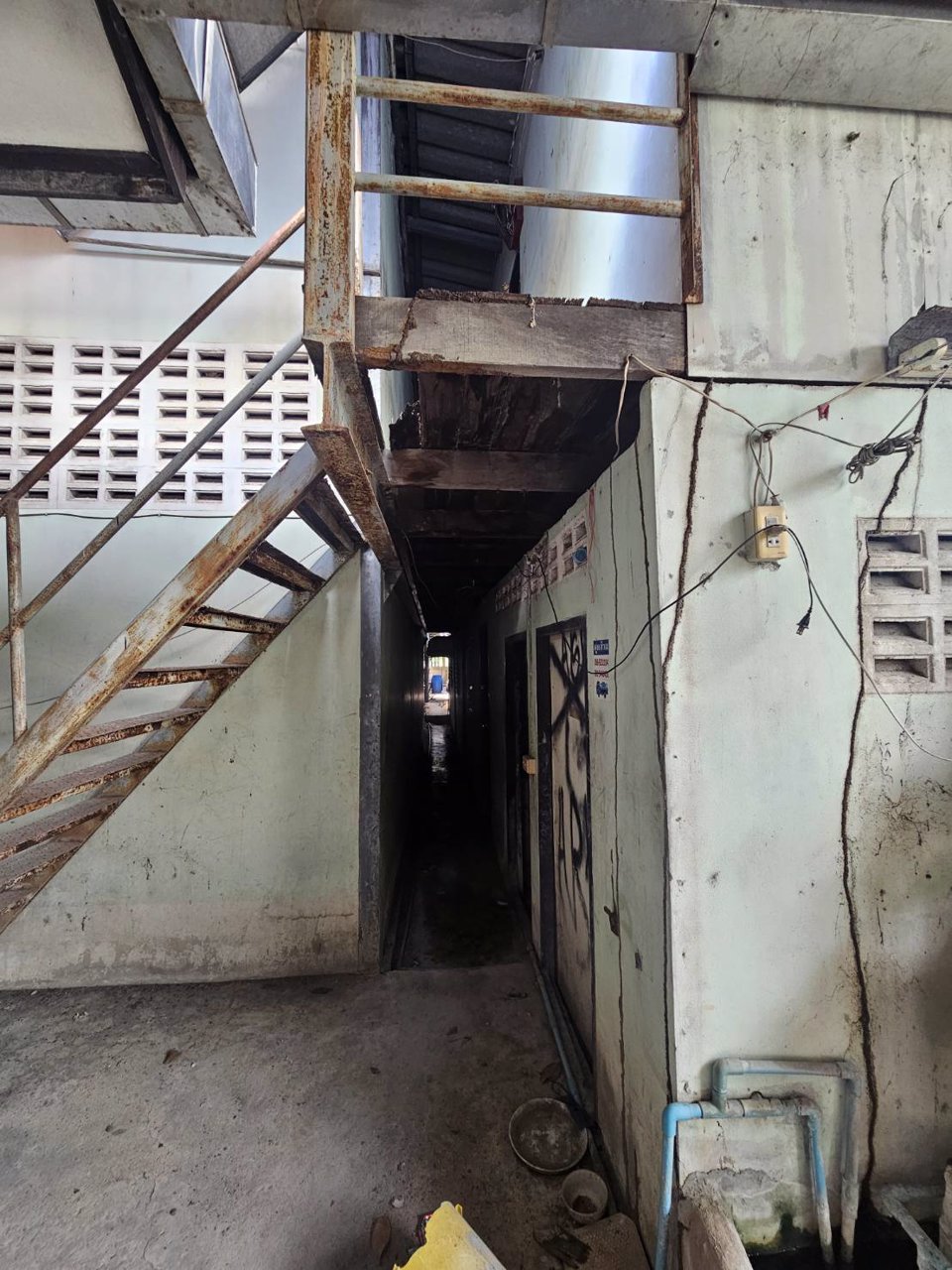 ขายที่ดินพร้อมสิ่งปลูกสร้างหลังหมู่บ้านอ่างทองธานี-กระทุ่มแบน