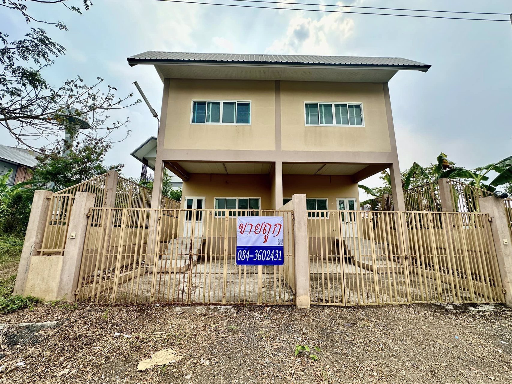 ขายด่วน-ขายถูก-ทาวน์เฮาส์-2หลัง-พื้นที่-80-ตรว