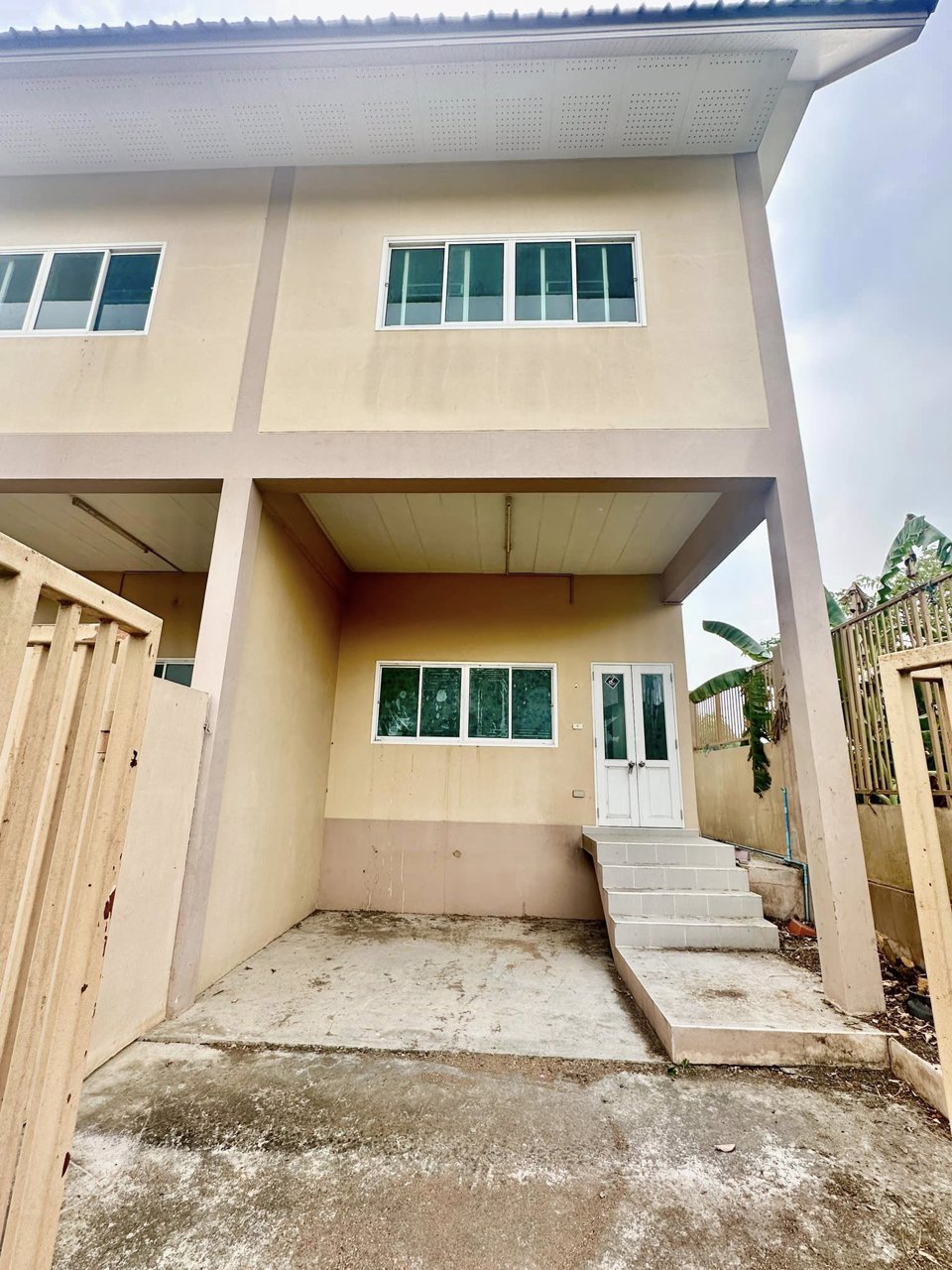 ขายด่วน-ขายถูก-ทาวน์เฮาส์-2หลัง-พื้นที่-80-ตรว