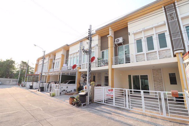 dd00006-ขายทาวน์เฮ้าส์-มบ-โกลเด้นทาวน์-ติวานนท์-งามวงศ์วาน-เนื้อที่-22-ตรว-ใกล้รถไฟฟ้าสายสีม่วง