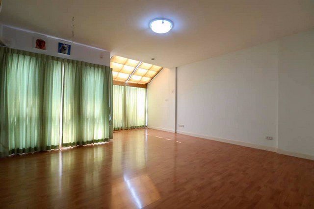 dd00015-ขายทาวน์เฮ้าส์-หมู่บ้านวิสต้า-ปาร์ค-ปากเกร็ด-พื้นที่-228-ตรว-3ชัั้น-3-นอน-3น้ำ