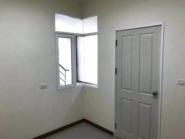 dd00032-ขายทาวน์เฮ้าส์-หมู่บ้านโกลเด้นอเวนิว-แจ้งวัฒนะ-ติวานนท์-พื้นที่-197-ตรว-3-นอน-2-น้ำ