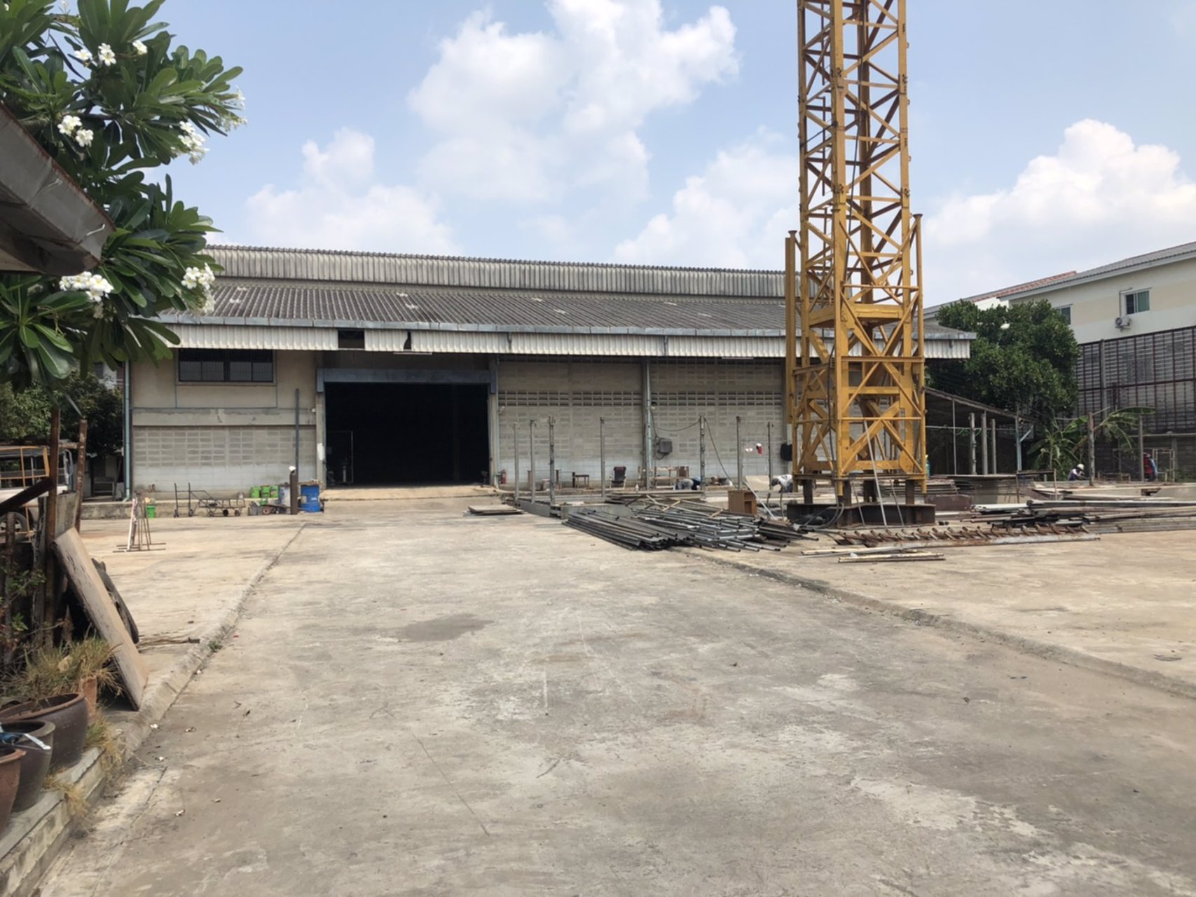 ให้เช่าที่ดินพร้อมสิ่งปลูกสร้าง-เนื้อที่-2-ไร่-68-ตารางวา-ติดถนนซอยเจริญพัฒนา-เขตมีนบุรี