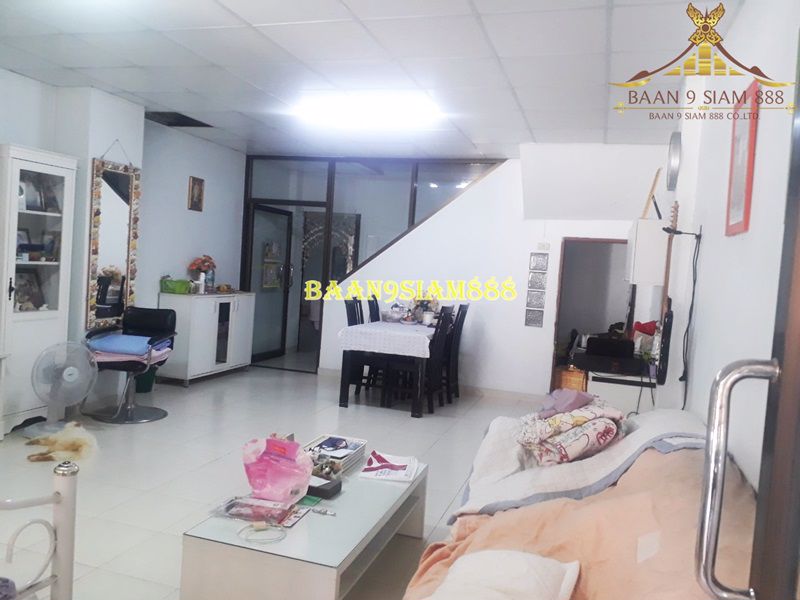 ทาวน์โฮม-3ชั้น-หมู่บ้าน-ชรุ่งเรือง-6-บางบัวทอง