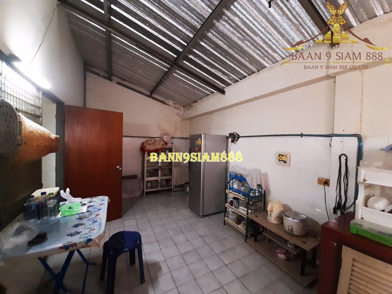 ทาวน์เฮ้าส์-หมู่บ้าน-สุวงศ์ชัย-หลังมุม