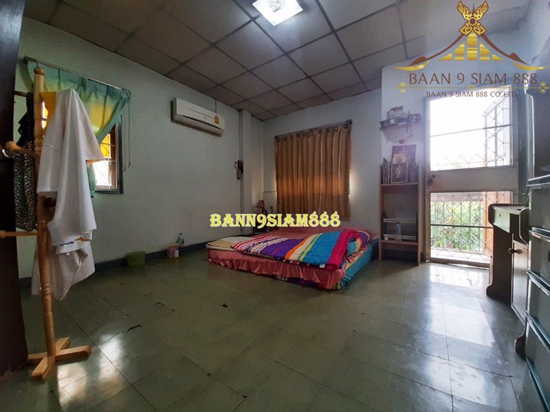 ทาวน์เฮ้าส์-หมู่บ้าน-สุวงศ์ชัย-หลังมุม