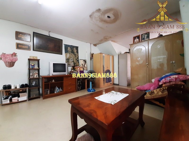 ทาวน์เฮ้าส์-หมู่บ้าน-สุวงศ์ชัย-หลังมุม