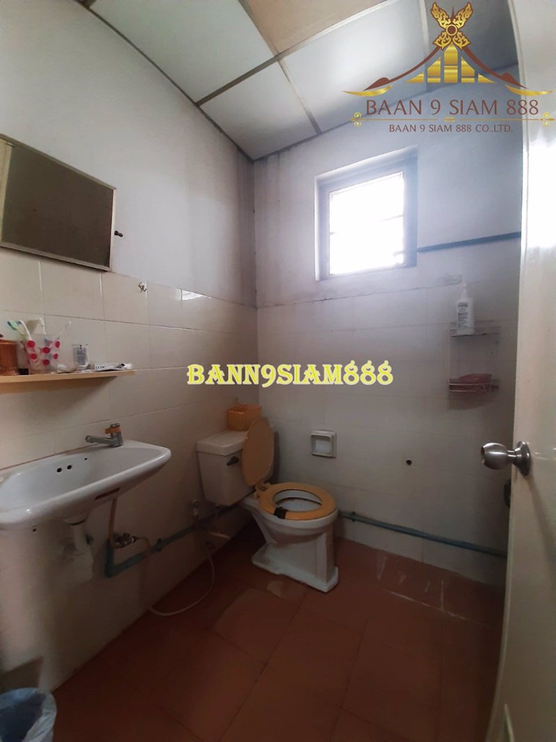 ทาวน์เฮ้าส์-หมู่บ้าน-สุวงศ์ชัย-หลังมุม