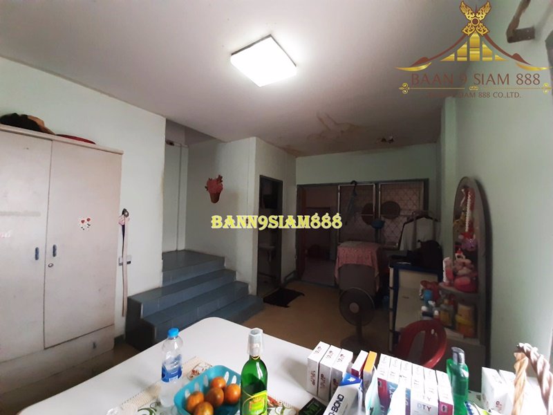 ทาวน์เฮ้าส์-หมู่บ้าน-สุวงศ์ชัย-หลังมุม