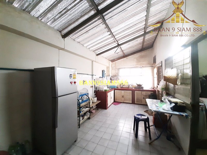 ทาวน์เฮ้าส์-หมู่บ้าน-สุวงศ์ชัย-หลังมุม