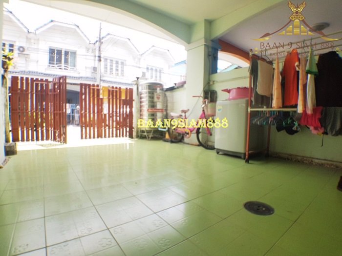 ทาวน์เฮ้าส์-หมู่บ้าน-มนวดี-เอ็กซ์คลูซีฟ