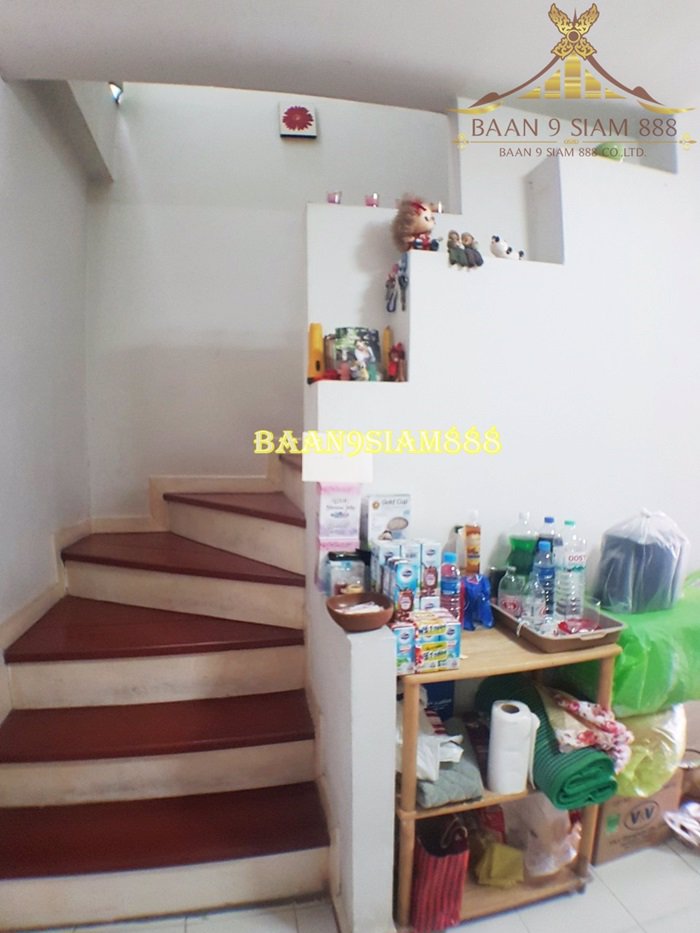 ทาวน์เฮ้าส์-หมู่บ้าน-มนวดี-เอ็กซ์คลูซีฟ