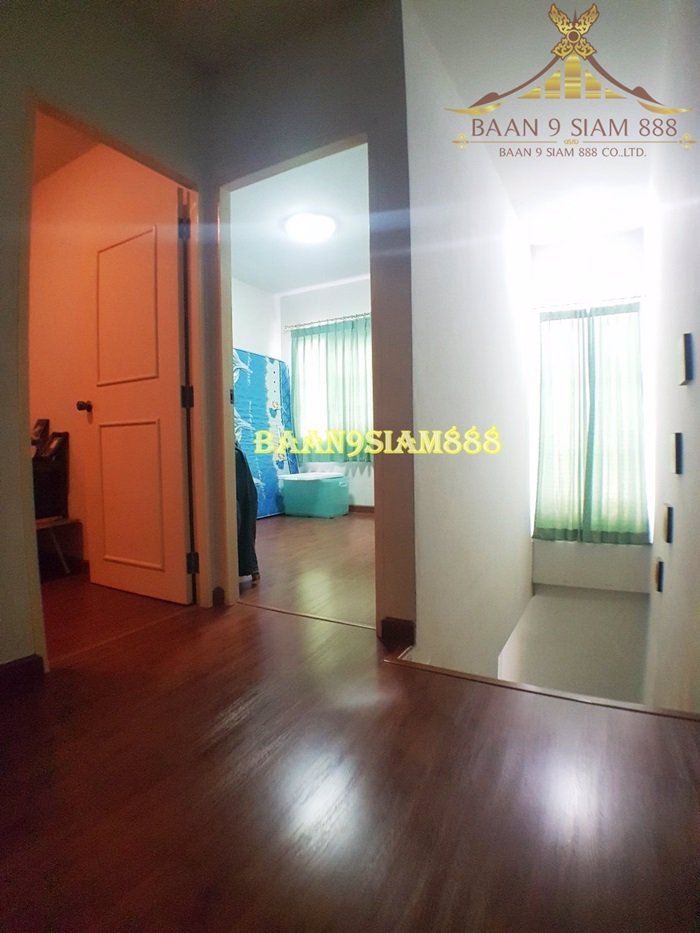 ทาวน์เฮ้าส์-หมู่บ้าน-มนวดี-เอ็กซ์คลูซีฟ