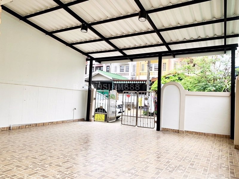 ทาวน์เฮ้าส์-แปลงมุม-หมู่บ้านกฤษติญา3-ปากเกร็ด-ใกล้เมืองทอง