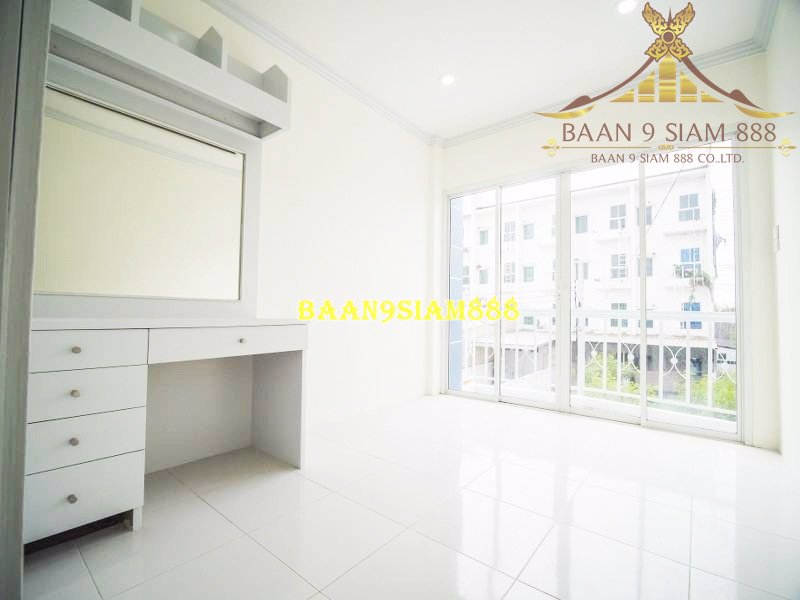 ทาวน์เฮ้าส์-หมู่บ้าน-ศุภากร-แปลงมุม