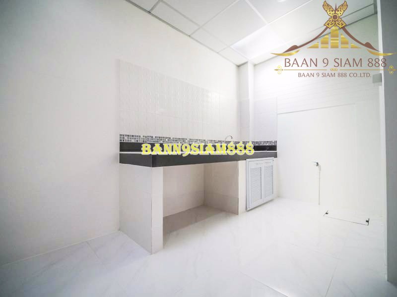 ทาวน์เฮ้าส์-หมู่บ้าน-มนวดีพาร์ค-ต้นซอยวัดลาดปลาดุก