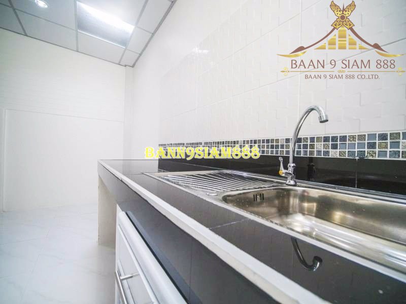 ทาวน์เฮ้าส์-หมู่บ้าน-มนวดีพาร์ค-ต้นซอยวัดลาดปลาดุก