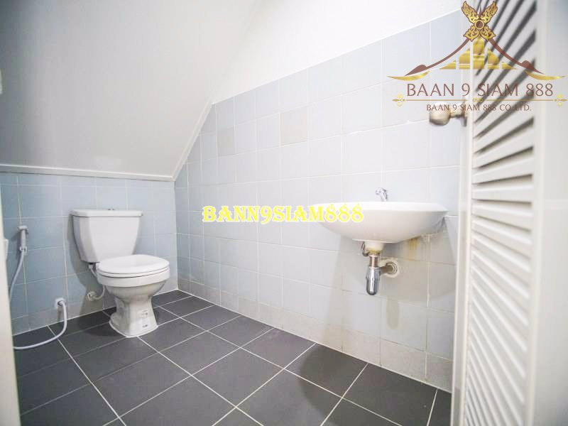 ทาวน์เฮ้าส์-หมู่บ้าน-มนวดีพาร์ค-ต้นซอยวัดลาดปลาดุก