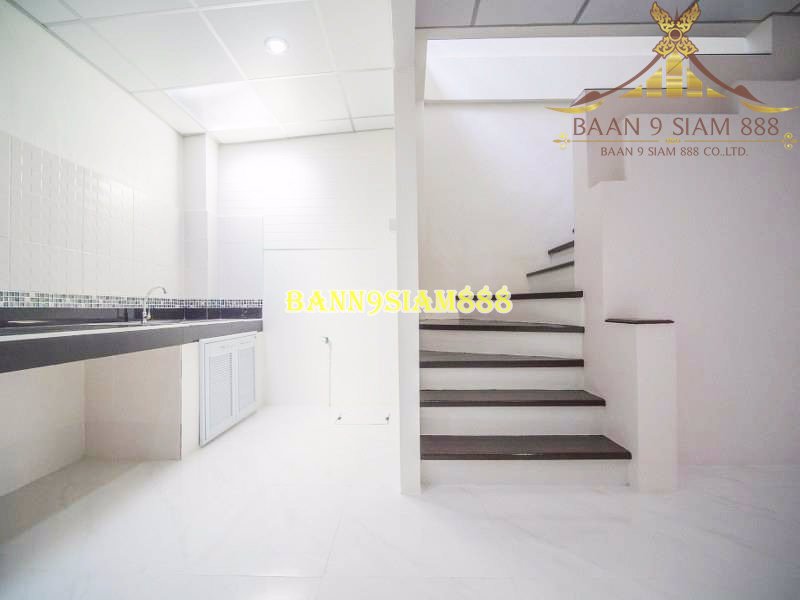 ทาวน์เฮ้าส์-หมู่บ้าน-มนวดีพาร์ค-ต้นซอยวัดลาดปลาดุก