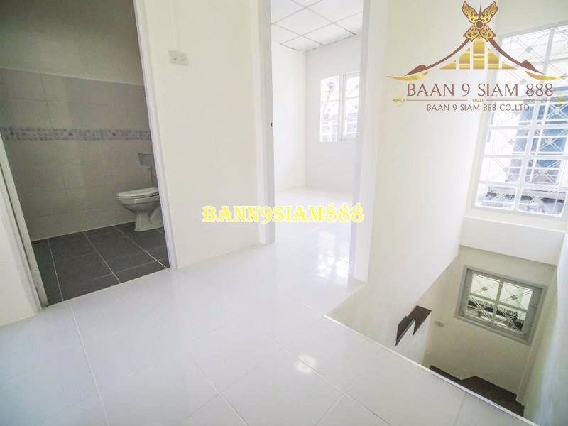 ทาวน์เฮ้าส์-หมู่บ้าน-มนวดีพาร์ค-ต้นซอยวัดลาดปลาดุก