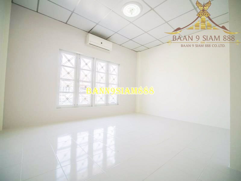 ทาวน์เฮ้าส์-หมู่บ้าน-มนวดีพาร์ค-ต้นซอยวัดลาดปลาดุก