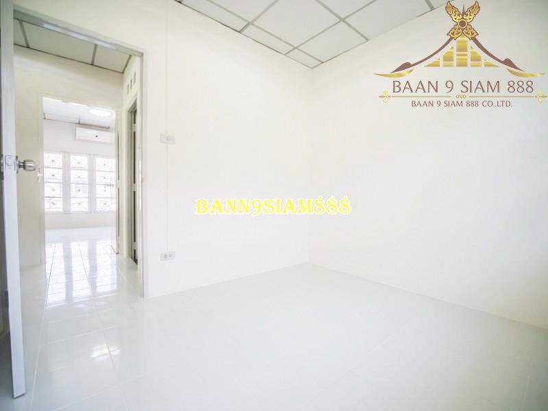 ทาวน์เฮ้าส์-หมู่บ้าน-มนวดีพาร์ค-ต้นซอยวัดลาดปลาดุก