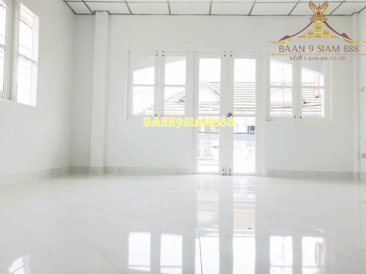 ทาวน์เฮ้าส์-หมู่บ้านบัวทองธานีพาร์ค-ติดถนนกาญจนาภิเษก