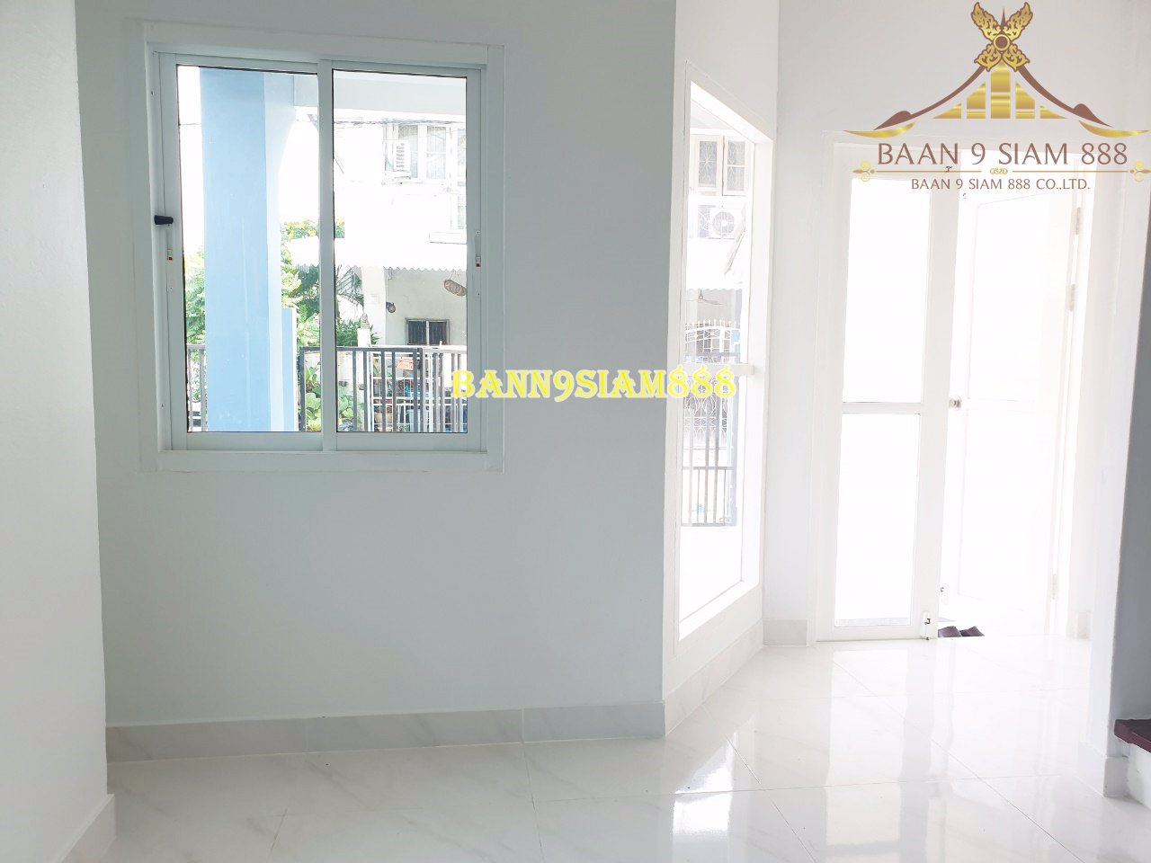 ทาวน์เฮ้าส์-หมู่บ้านบัวทองธานีพาร์ค-ติดถนนกาญจนาภิเษก