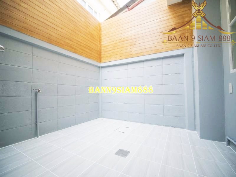 ทาวน์เฮ้าส์-หมู่บ้าน-บุศรินทร์-บ้านกล้วย-