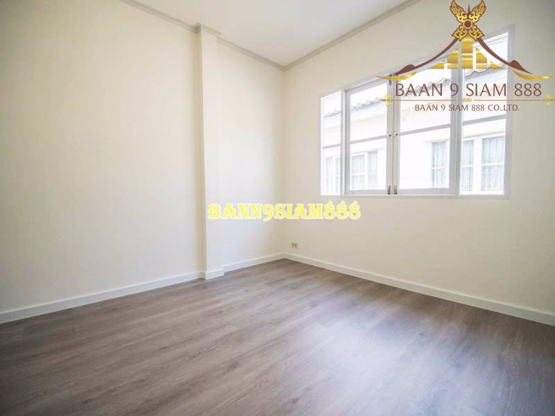 ทาวน์เฮ้าส์-หมู่บ้าน-บุศรินทร์-บ้านกล้วย-