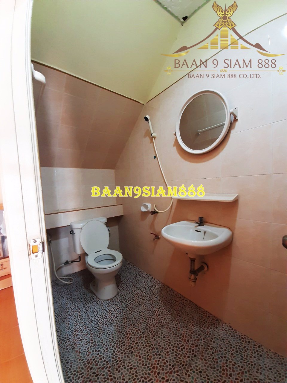 ทาวน์เฮ้าส์-หมู่บ้าน-ธนจิตต์2-หลังมุม-