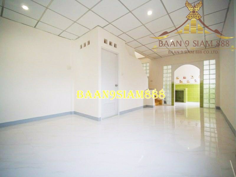 ทาวน์เฮ้าส์-หมู่บ้านมนวดีพาร์ค-ต้นซอยวัดลาดปลาดุก