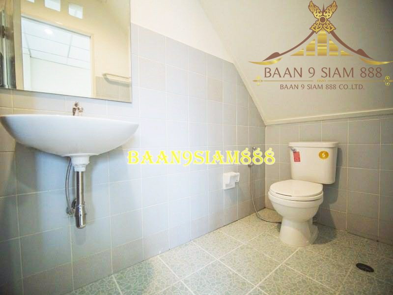 ทาวน์เฮ้าส์-หมู่บ้านมนวดีพาร์ค-ต้นซอยวัดลาดปลาดุก