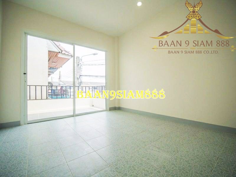 ทาวน์เฮ้าส์-หมู่บ้านมนวดีพาร์ค-ต้นซอยวัดลาดปลาดุก