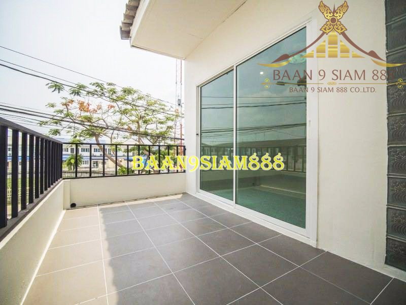 ทาวน์เฮ้าส์-หมู่บ้านมนวดีพาร์ค-ต้นซอยวัดลาดปลาดุก