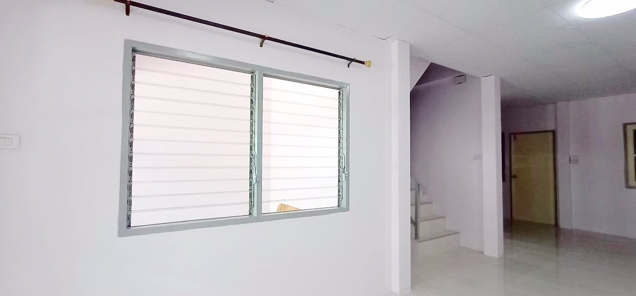 ทาวน์เฮ้าส์-ทำเลดีมากๆ-รีโนเวทใหม่-ถหน้าบ้านกว้างที่สุดในโครงการหมู่บ้านวิเศษสุขนคร16-สมุทรปราการ