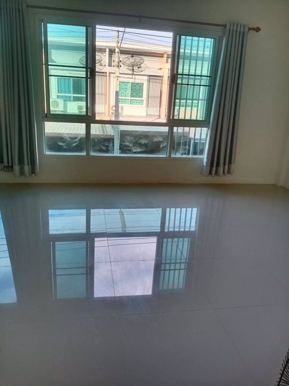 ขายบ้านทาวน์เฮ้าส์-2-ชั้น-3-ห้องนอน-2-ห้องน้ำหน้ากว้าง-57-เมตร