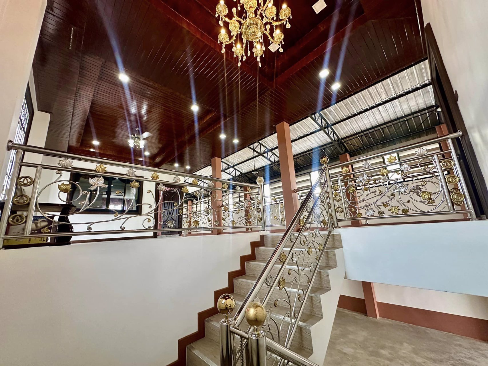 ขายด่วน-โกดังตลาดไท-พร้อมบ้าน-196-ตรว