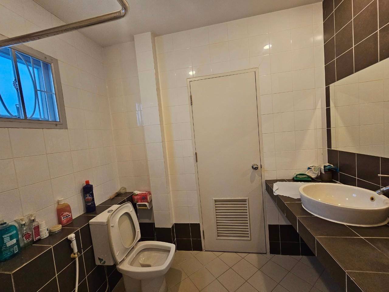 ซื้อบ้านเงินเหลือ-บ้านแฝด-หมู่บ้าน-แกรนด์กิตติยา