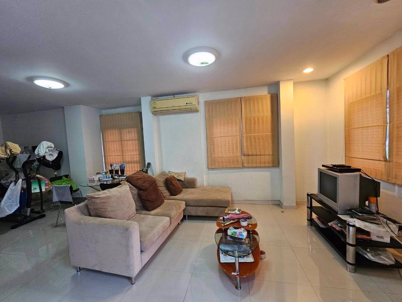 ซื้อบ้านเงินเหลือ-บ้านแฝด-หมู่บ้าน-แกรนด์กิตติยา