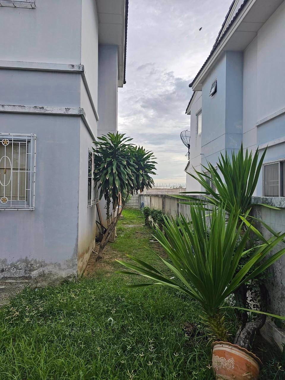 ซื้อบ้านเงินเหลือ-บ้านแฝด-หมู่บ้าน-แกรนด์กิตติยา