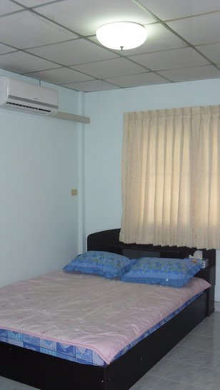 ให้เช่าทาวน์เฮ้าส์เฟอร์ครบรังสิตคลอง4-full-furnished-townhouse-for-rent