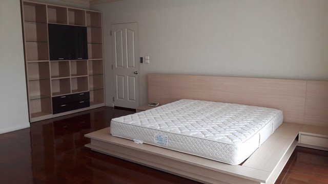 ให้เช่าบ้านเดี่ยว-2-ชั้น-หมู่บ้านลดาวัลย์-เฉลิมพระเกียรติร9-81-ตรวา-ใกล้ซีคอนสแควร์