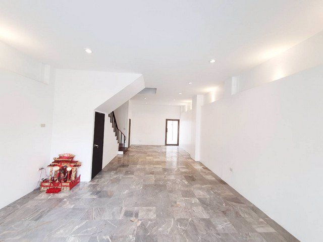 ขายทาวน์โฮม-3ชั้น-อ่อนนุช-46-ซอยสุภาพงศ์1-บ้านรีโนเวท-ใกล้ซีคอนสแควร์